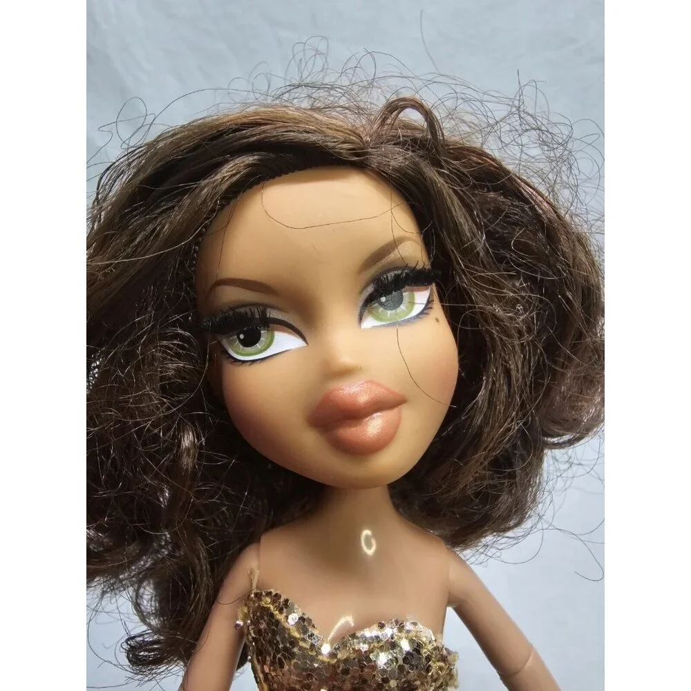 Bratz Movie Starz Yasmin Bratz The Movie With Gold Glitter Dress- MISSING ARM - Picture 6 of 8